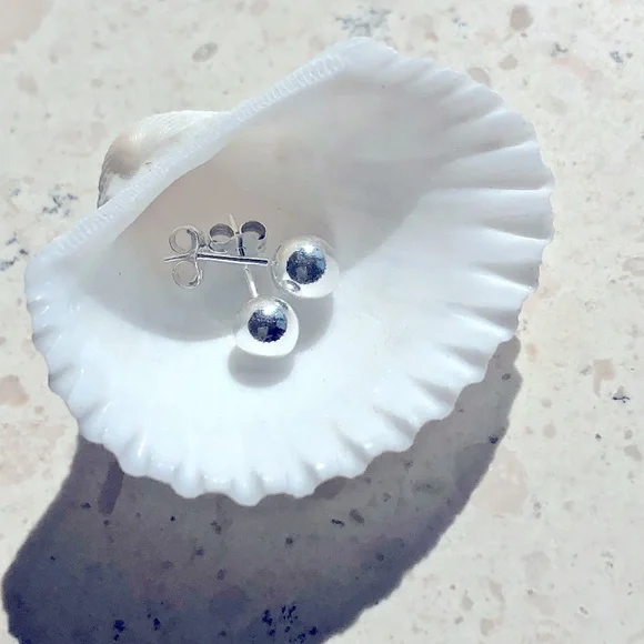 🛍2/$20🛍 NWT Sterling Silver Ball Stud Earrings - Picture 2 of 2